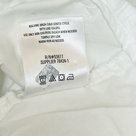 Liz Claiborne Flat Front Bermuda Shorts, White, Size 6 Petite - Picture 4 of 9